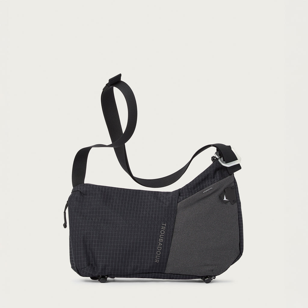 Troubadour Elemental Sling in black, front view